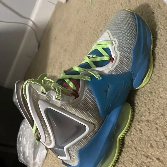 Lebron 19s - Picture 4 of 5